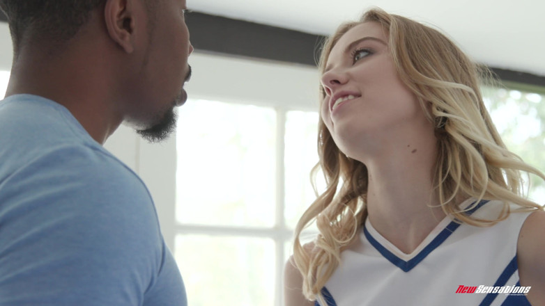New Sensations: La cheerleader haley viene spanata