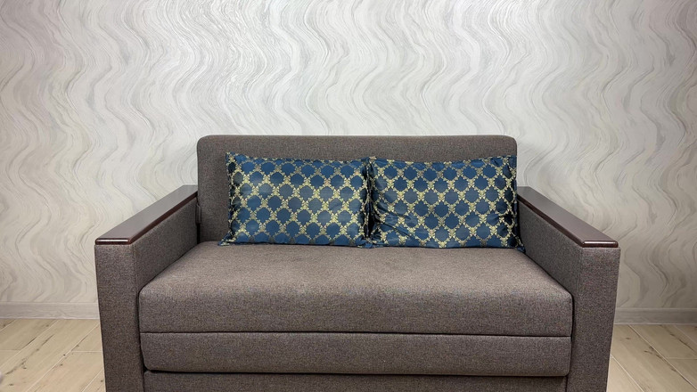 Sugary Kitty: Przyrodni brat szarpnął mnie podczas masturbacji na kanapie, ale złapałem...