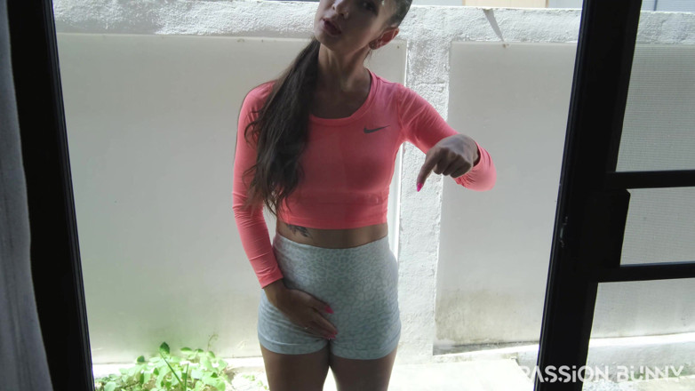 PassionBunny: Kencing di pintu kaca sampai kencing banyak bange!