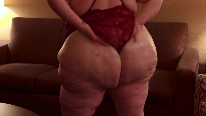 Julie Ginger: Oily Ass Twerking