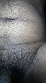 Dopo aver scopato mia cognata, ho tirato fuori la sborra con la mano.