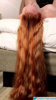Follada con mi pelo rojo largo cubierto en el piso rebotando y balanceándose - video de fetiche de cabello