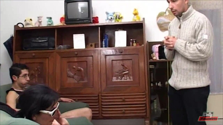 Vere Casalinghe Italia.: Une femme au gros cul se fait baiser dans sa...