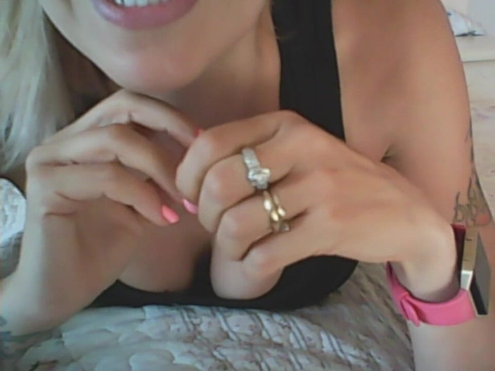 savannahamatoriale: Ciota! Dajesz loda. Chcesz spust, prawda?