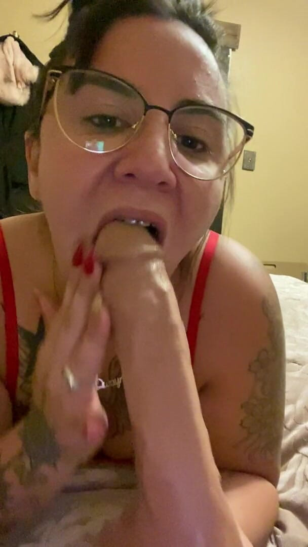 MzKiTTy91: La moglie pawg succhia un grosso cazzo finisce con un...