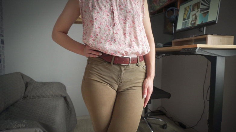 Teasecombo 4K: Safada colega mostrando buceta de Wedgie