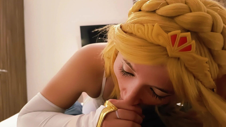 Kndy Kmille: Zelda je tak nadržená, že potřebuje sperma na pusu