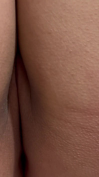 Ma copine japonaise sexy m’a dit de masser mes seins et ma chatte et de la baiser