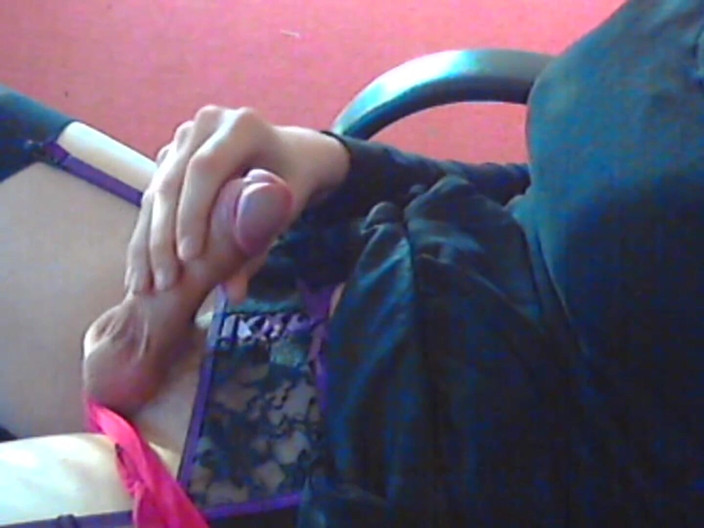 Chloe Sissy: Sexy travestiet dit aftrekken