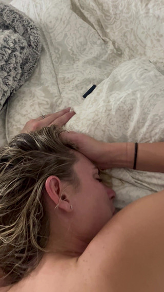 Zman: Třením ji krémem a pak prsty k orgasmu