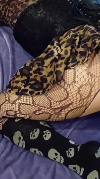 La padrona si scopa la sissy con un dildo