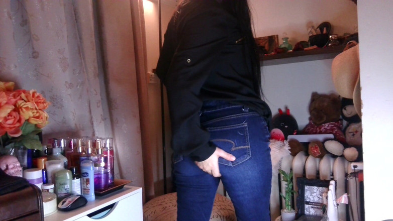 Raven Willow: Mein arsch sieht gut in jeans aus