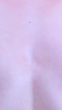 Loção nos peitos extremo close-up
