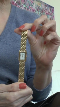 Fétiche pour les ceintures larges et étroites et les montres-bracelets, partie 1, Lady Victoria Valente