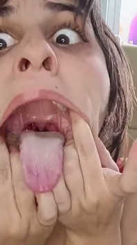 Bạn có một hạt bị mắc kẹt trong ballsack của bạn!? - Khuôn mặt hoạt hình ngớ ngẩn & pov miệng to