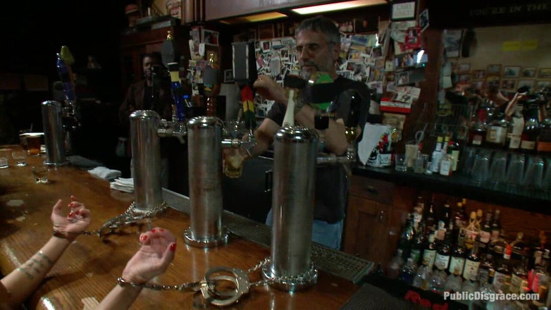 Public Disgrace by Kink: Gia dimarco didobel penetrasi di bar
