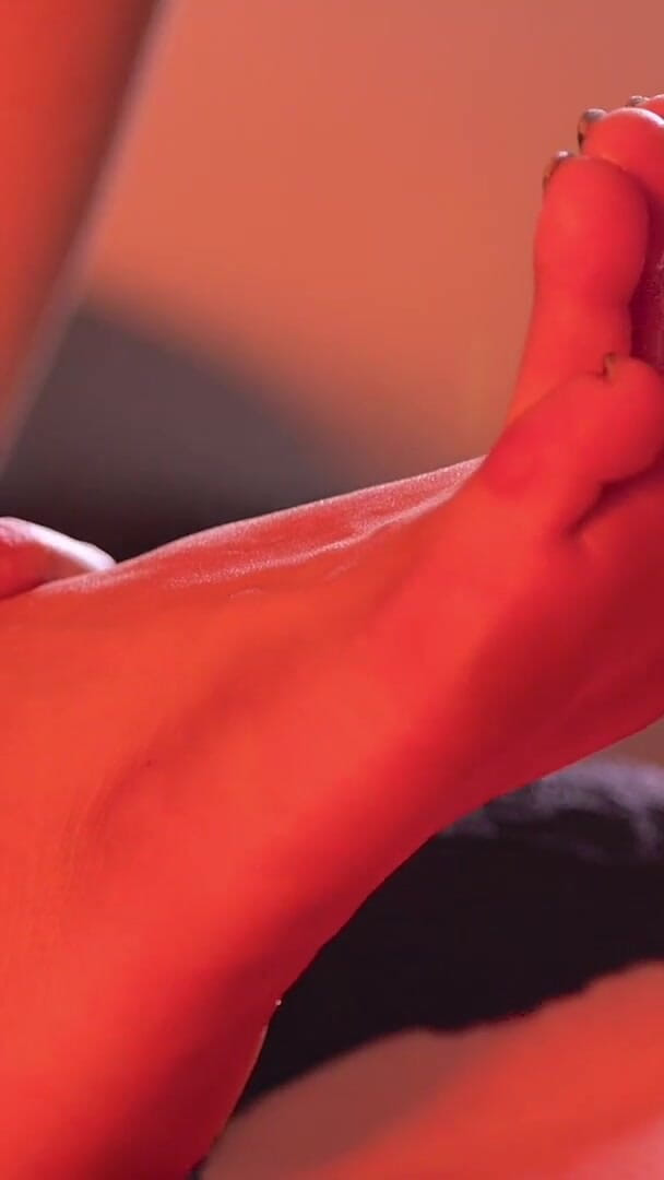 Does Her Foot Look Like Something You'd Want to Feel on Your Face?