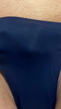 Suflând o încărcătură în Speedo Albastru