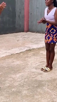 Afrikansk Lesbisk Älskare Som Spelar Lokalt Spel Utomhus