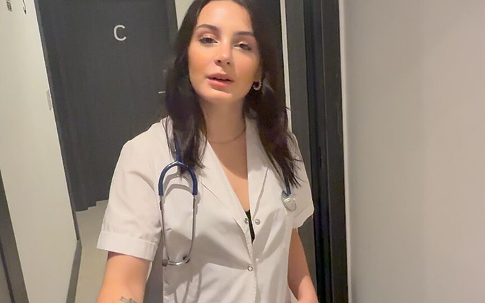 Almendra Gala: Asistenta excitată vindecă pula pacientului cu o muie grozavă - Almendra...