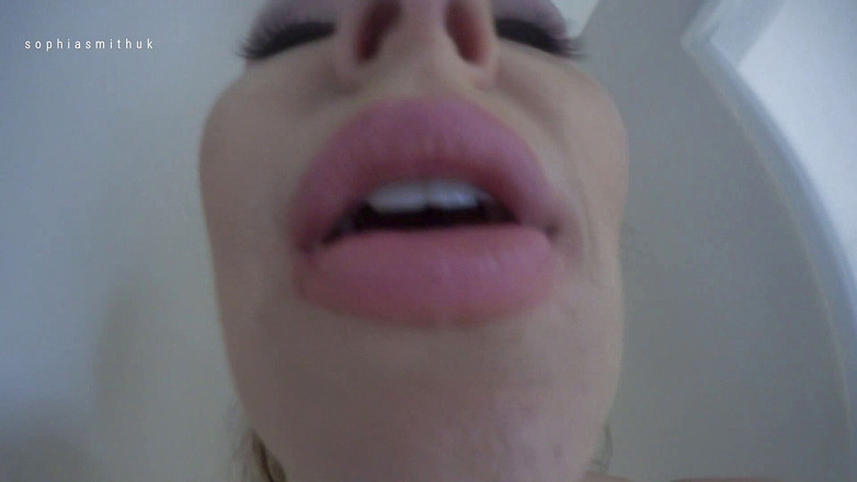 SophiaSmithUK: Lascia che ti lecca