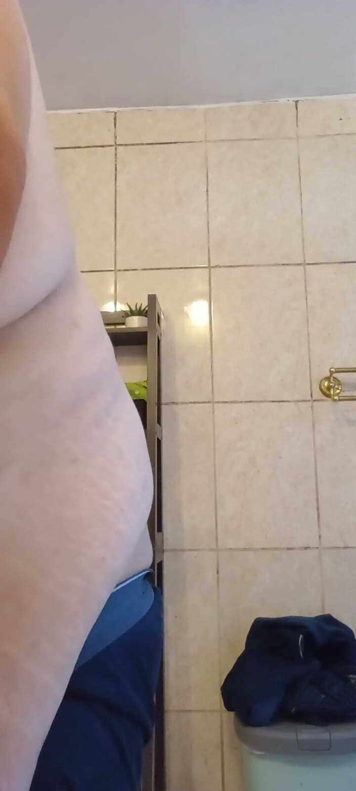 Chubbytits16: 내 자지를 알몸으로 가지고 노는 중
