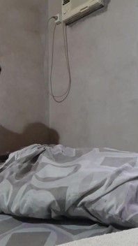 La ragazza bbw con un gran culo cavalca il suo cuscino