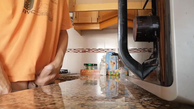 Rafael Torreano: Tonton aku crot di meja dapur