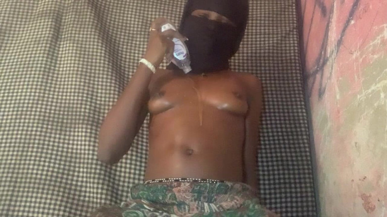 BrownGurl234: Gorąca drobna nastolatka Blackgurl234 dokucza kamerze swoim tańcem twerkowym