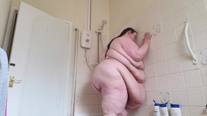 SSBBWLadyBrads: Prysznic jiggles i mycie