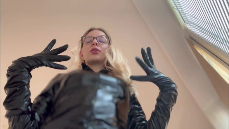 Goddess_Bella_Rae: Femdom bohyně tě tvrdí jako svého otroka - Asmr