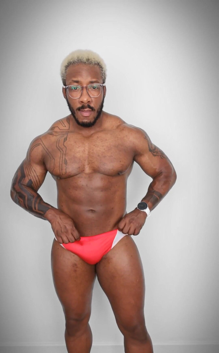 Amadeus: Pamer tubuh di Slowmo