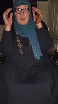 Tiada Apa-apa Seperti Membuka Tudung Saya Untuk Malam Dan Keluar dari Abayas Saya Dan Over Dresses To My Underclothes