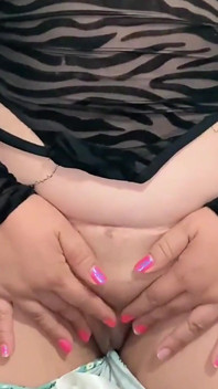 Meine BBW-stiefmutter Soraya Culona zieht sich vor der Kamera meines Freundes aus. Echter selbstgedrehter kolumbianischer dicker