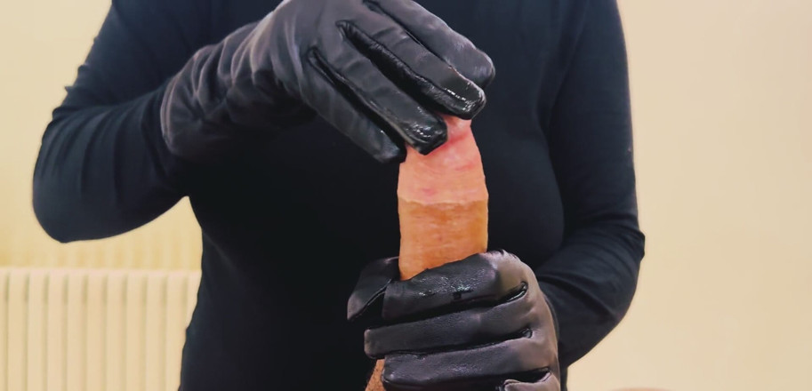 SinCensuraLab: Straw dengan Gloves