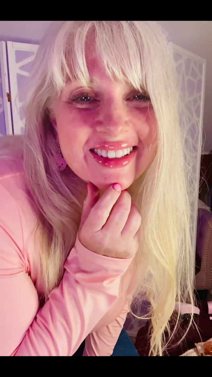 PaintedRose: Нежная и чувственная милфа Dommy Rose