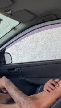 Mager aftrekken en klaarkomen in de auto