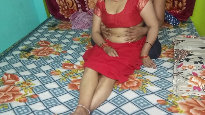 Manjushukla: 我第一次在她的房间里操我的女朋友。
