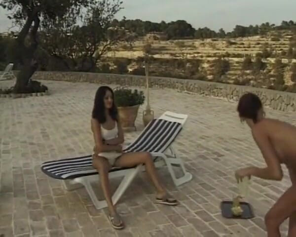 Vintage Movies XXX Best of: 在西班牙的炎热阳光下，女同性恋者，观众，泳池边