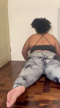 BBW เช้าวันใหม่ ปัสสาวะ และโยคะปล่อยลม