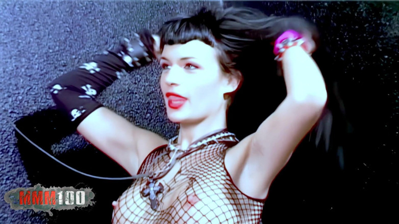 MMM100: Nina Roberts: Sexy Pornohvězda dělá sado striptýz