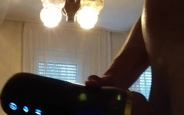 Lukboy92: Sunt atât de excitată încât îți voi fute pizda
