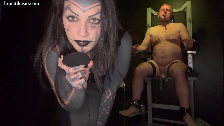 Mistress Lunatika: Můj sladký hlas mu dal bolest paní Lunatika