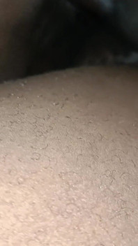 Un couple porno maison chevauche et éjacule sur ma bite
