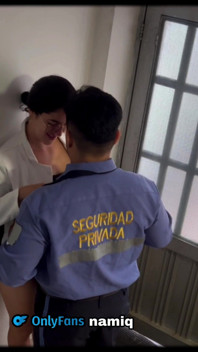 Secretaria Cachonda Se Folla Al Guardia De Seguridad.
