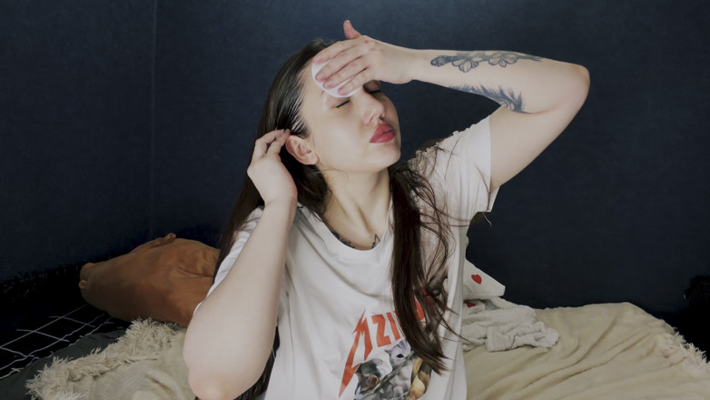 JessLux: 내 저녁 루틴 : 나는 내 메이크업을 제거하고 마스크를 적용