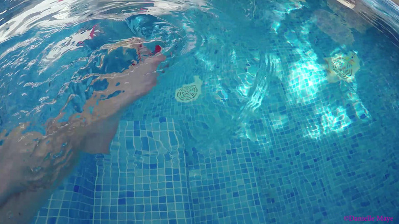 Danielle Maye: Whirlpool, zehen