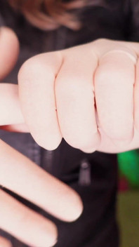 Asmr: 찢어진 라텍스 장갑 아리아 그랜저