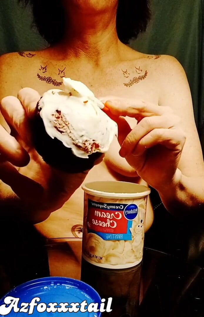 AzFoxxxTailPhelicia: Foodplay-cupcake-full