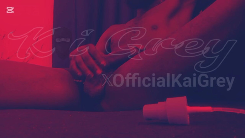 Official Kai Grey: Joacă pentru morns ei &amp; Sunetele de sfârcuri ei clapms